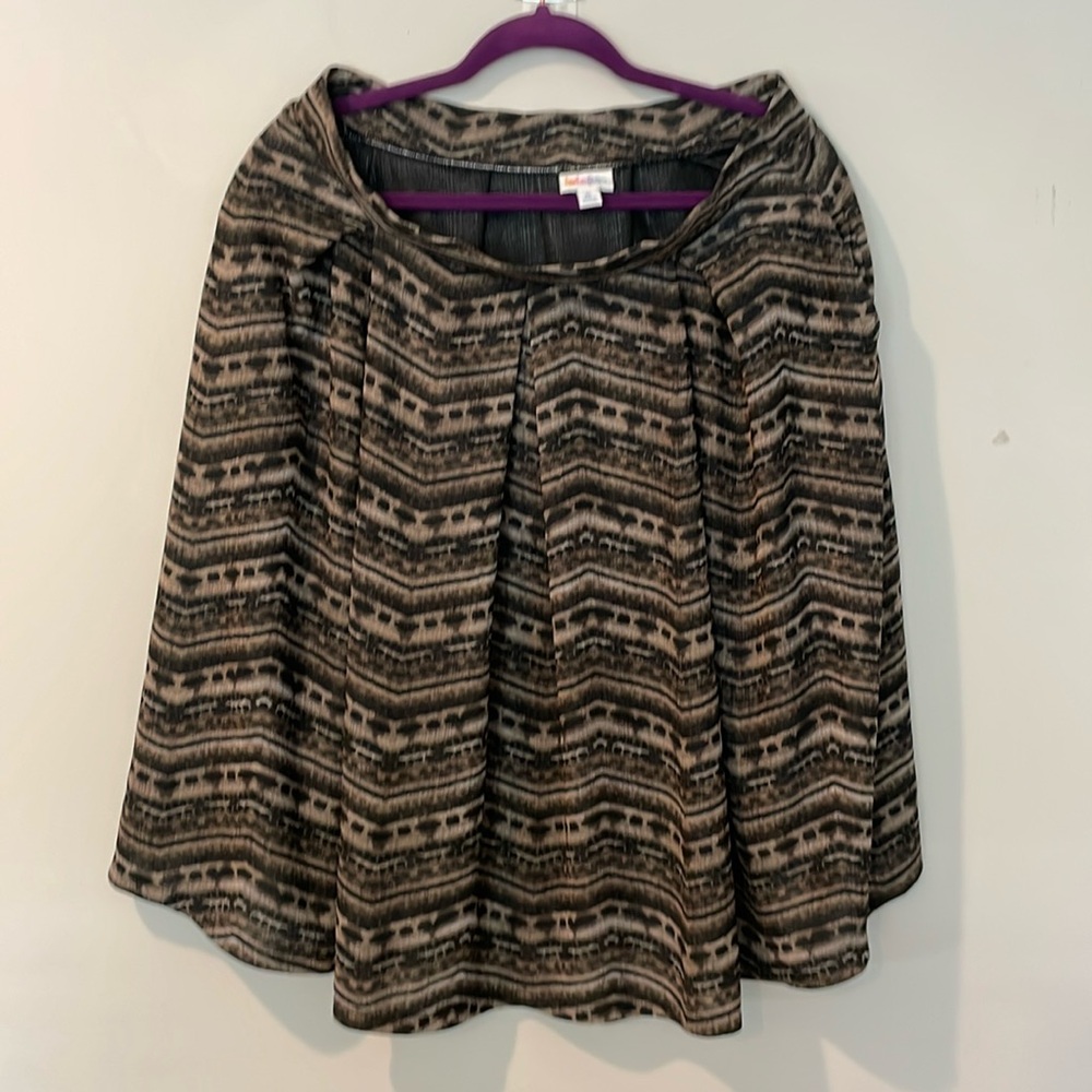 LuLaRoe brown patterned Shaw size XL
